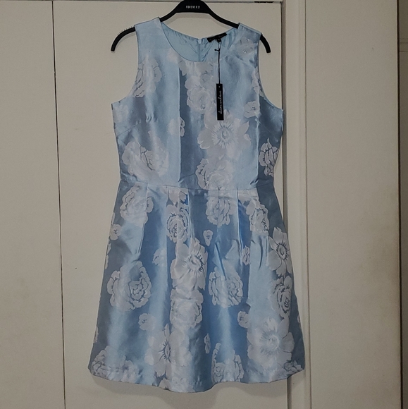 💙New Allison Andrews Dress💙 - Picture 2 of 4